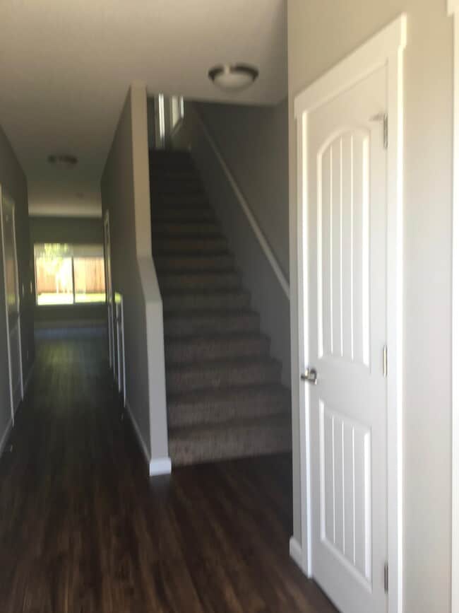 Building Photo - 1422-1422 Marigold Dr