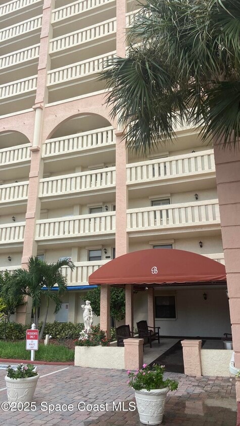 Foto principal - 830 N Atlantic Ave
