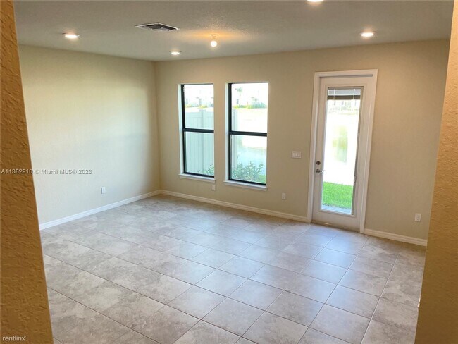 Foto del edificio - 3 br, 2.5 bath Townhome - 2151 Appleton Ci...