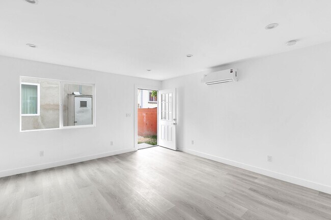 Foto del edificio - 2747 S Mansfield Ave
