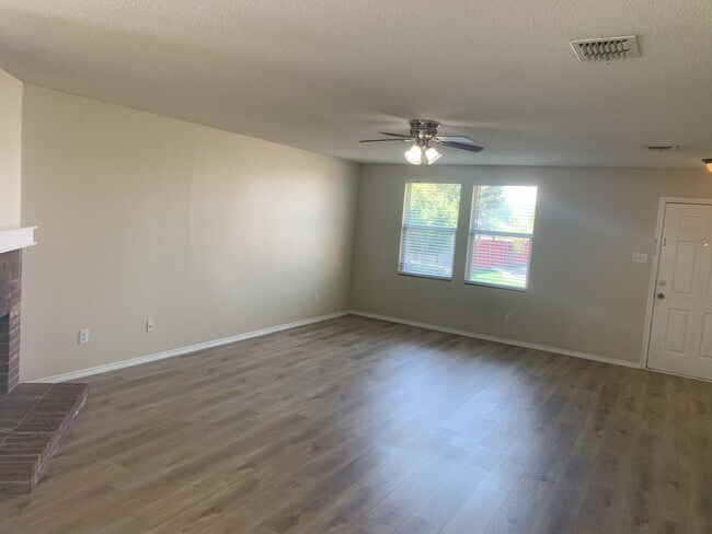 Building Photo - 714 Kinston Ct