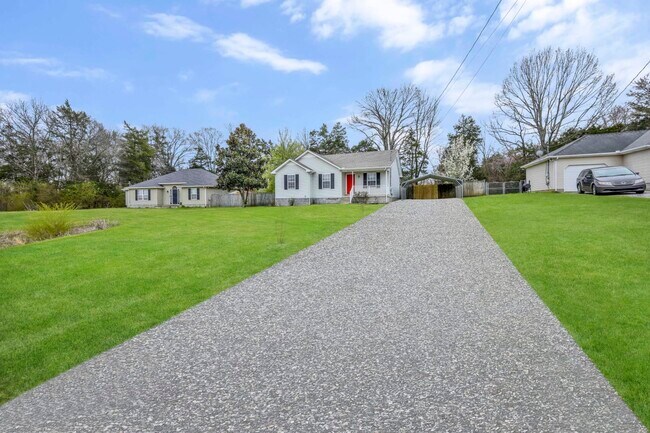 Building Photo - 325 Royal Garden Dr