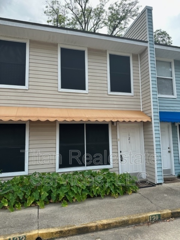 Primary Photo - 310 Ella St