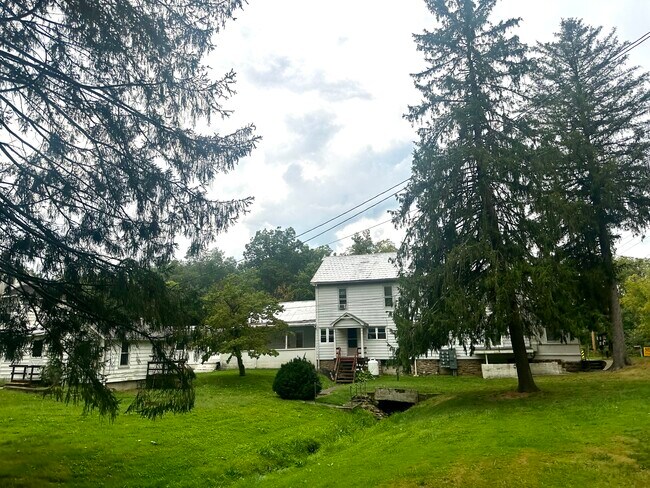 850 Iron Ridge Rd - Front - 850 Iron Ridge Rd