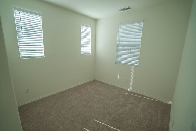 Building Photo - Spacious 4-Bedroom Home with Solar in Vale...