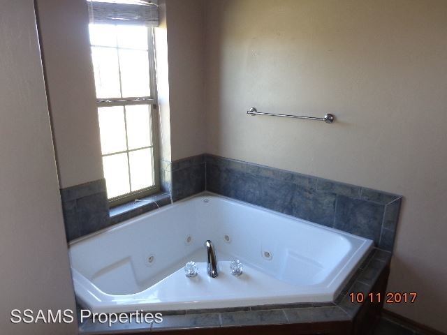 Building Photo - 15701 Onyx Ave