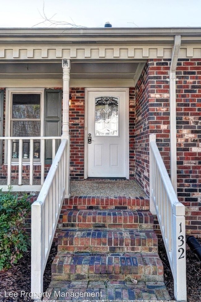 Foto del edificio - 132 Stone Lake Ct