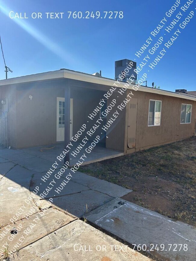 Foto del edificio - 15764 Wanaque Rd