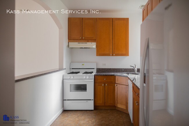 Building Photo - 8343 S Rhodes Ave