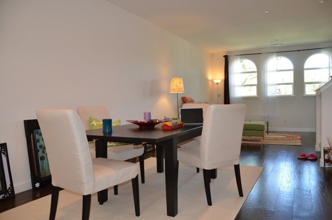 Building Photo - 556 Santa Rosalia Ter