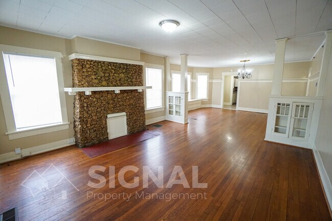 Foto del edificio - 4909 Lloyd Noland Parkway