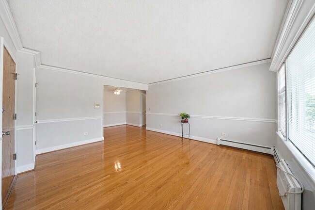 Foto del edificio - 4940 N Leonard Dr