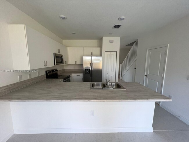 Foto del edificio - 875 NE 211th St