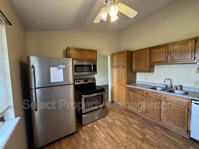 Building Photo - 8422 Lionsgate Run