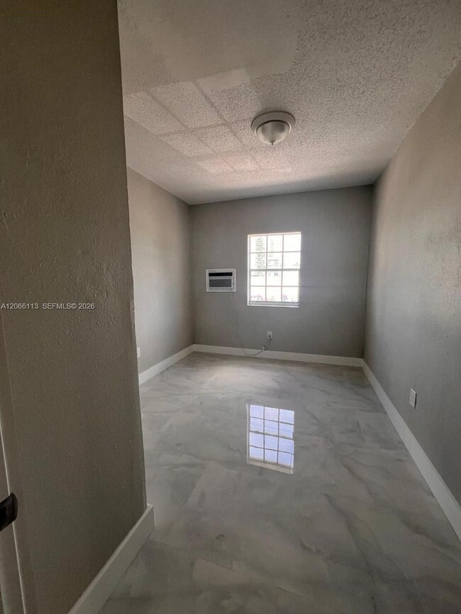 Foto del edificio - 1625 NW 35th St