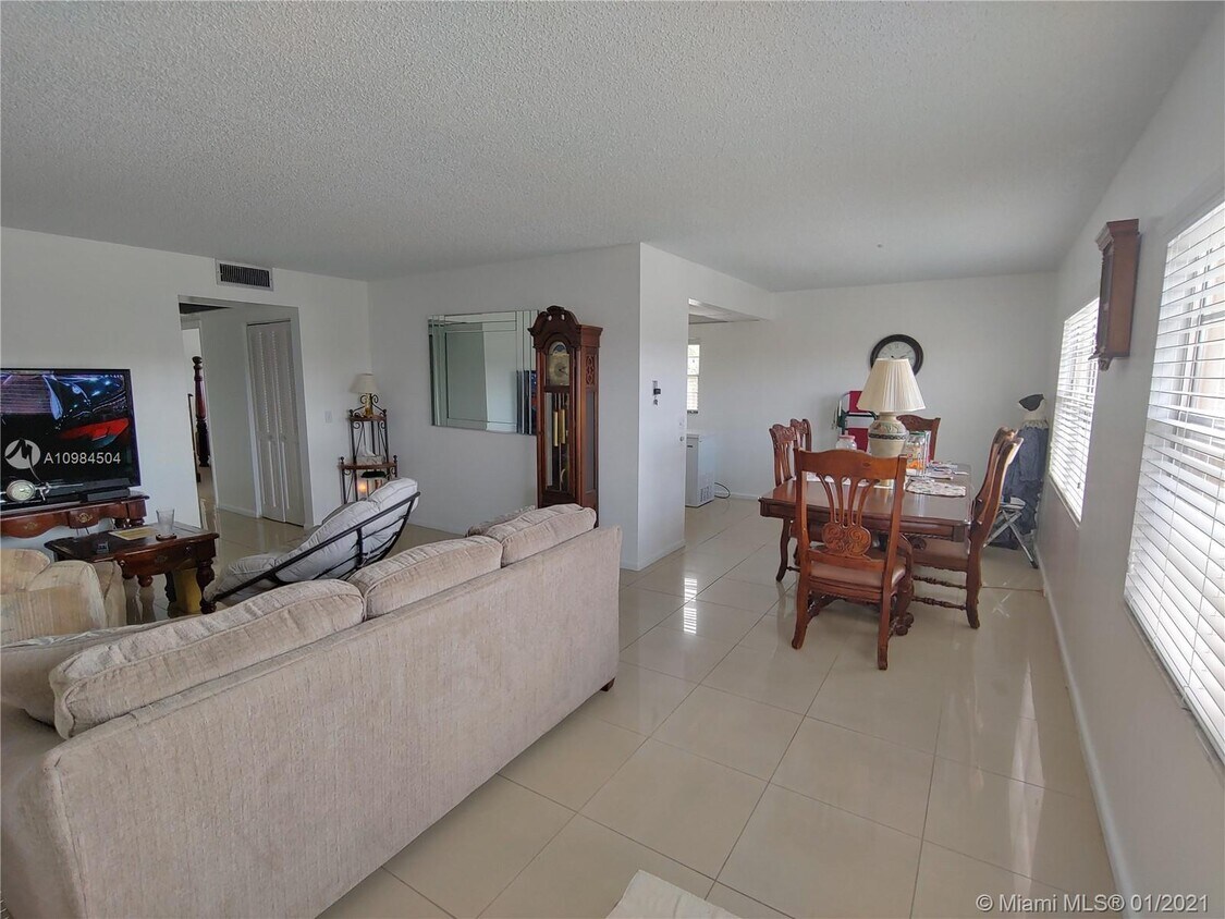 Foto del edificio - 301 SW 135th Ave