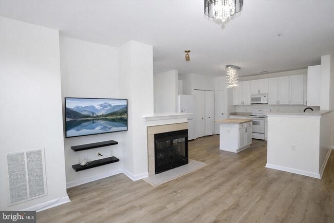 Foto del edificio - 400 Symphony Cir