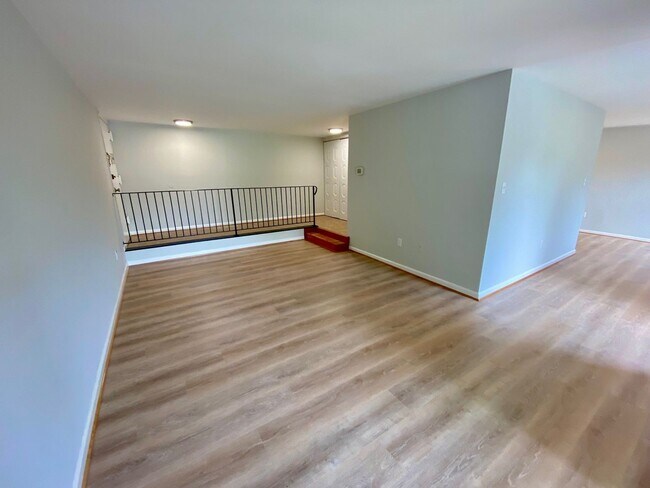 Foto del edificio - FAIRWINDS - Renovated 2 Bedroom Condo.