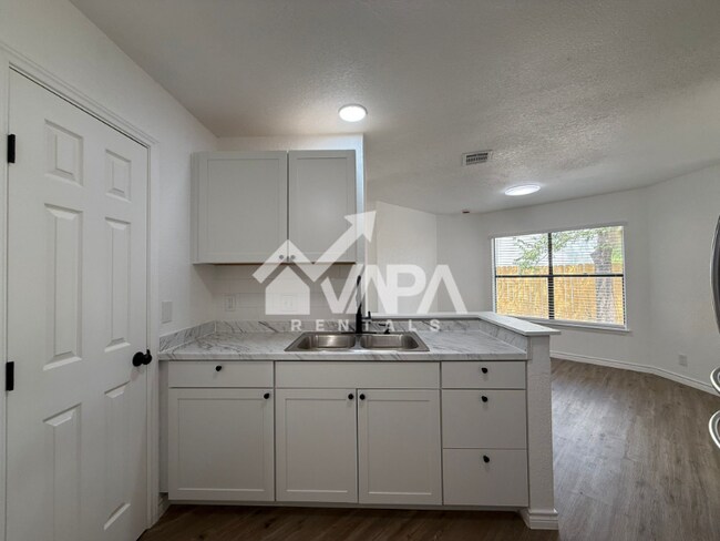 Foto del edificio - 4062 Fire Sun