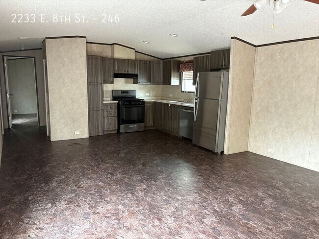 Foto del edificio - 2233 E 8th St