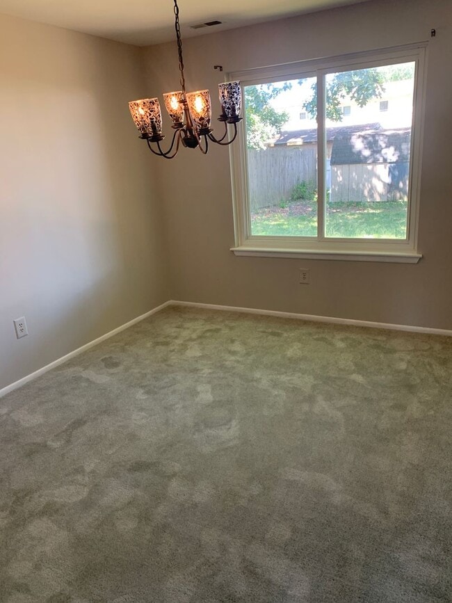 Building Photo - 3 Bedroom, 2.5 Bath single family home. Fenced yard with shed. New carpet and paint. Formal dinin...
