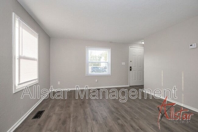 Building Photo - 3121 Cromwell Dr