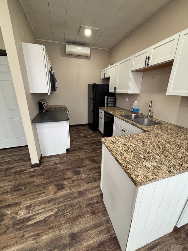 Foto del edificio - 720 Main St