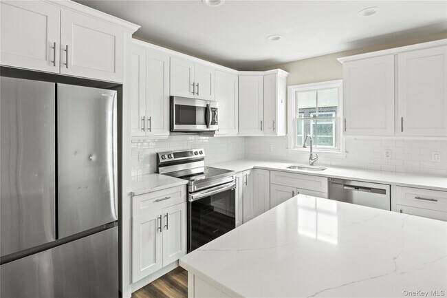 Foto del edificio - 269 Bayville Ave