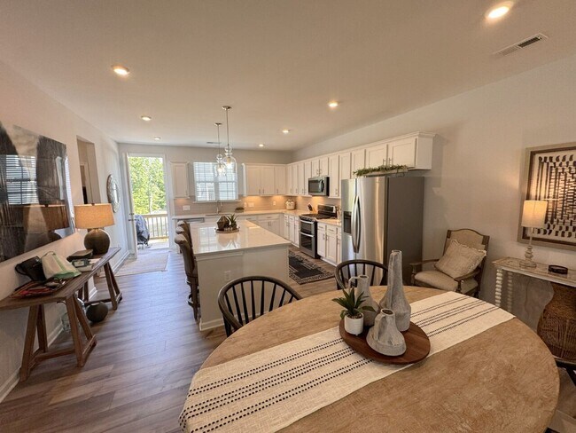 Foto del edificio - Fully Furnished Water front Community