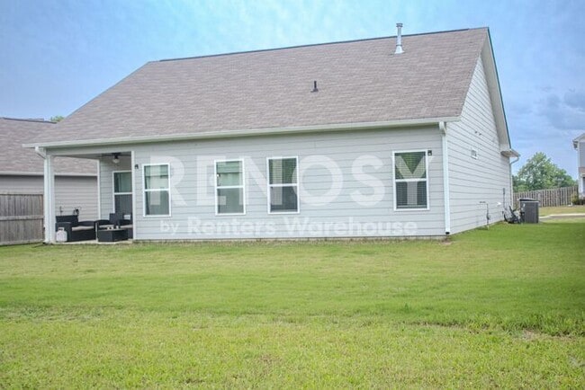 Building Photo - Stunning 3-bedroom 2-bath 1 level home
