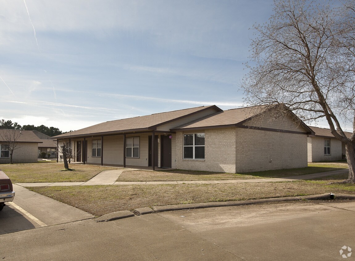 Primary Photo - Bentley Apartments