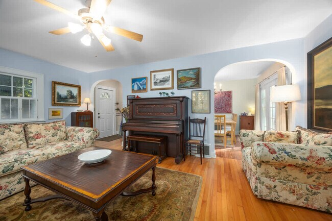 Building Photo - 630 Pleasant St