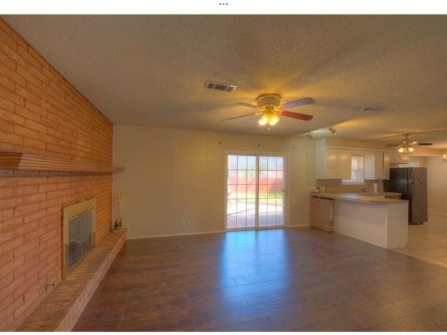 Building Photo - 801 Canyon Ridge Dr