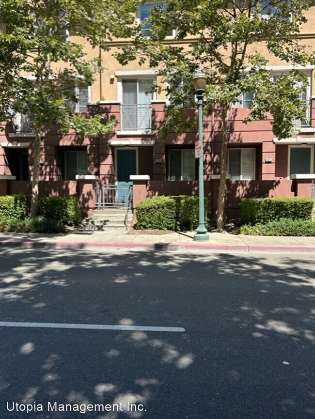 Building Photo - 3 br, 2.5 bath House - 706-6 City Walk Place