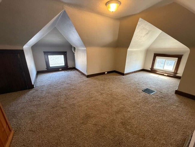 Foto del edificio - 4 BED 1 BATH SINGLE FAMILY HOME IN CLEVELAND!