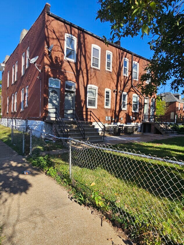 Primary Photo - 2702 N Euclid Ave