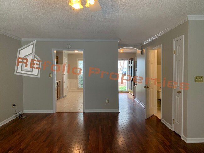 Building Photo - Charming 2-Story 2 BR Townhome @ Paxton To...