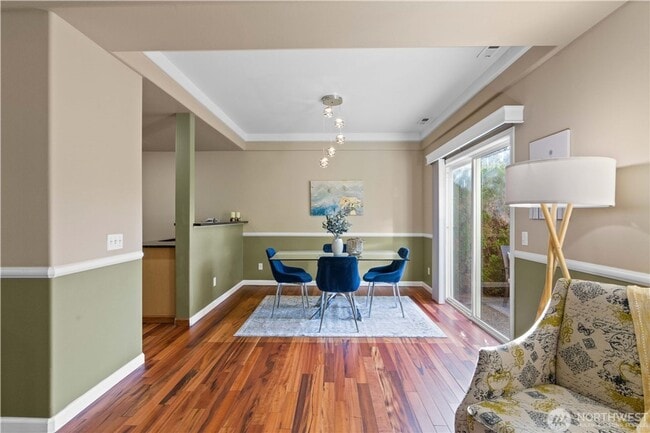 Building Photo - Town house available in desirable woodinville