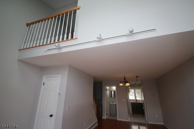 Building Photo - 76 Highland Way