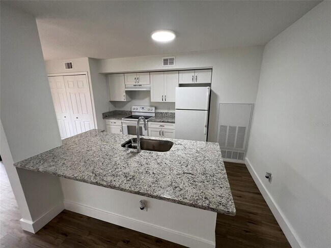 Foto del edificio - 4702 Sutton Terrace