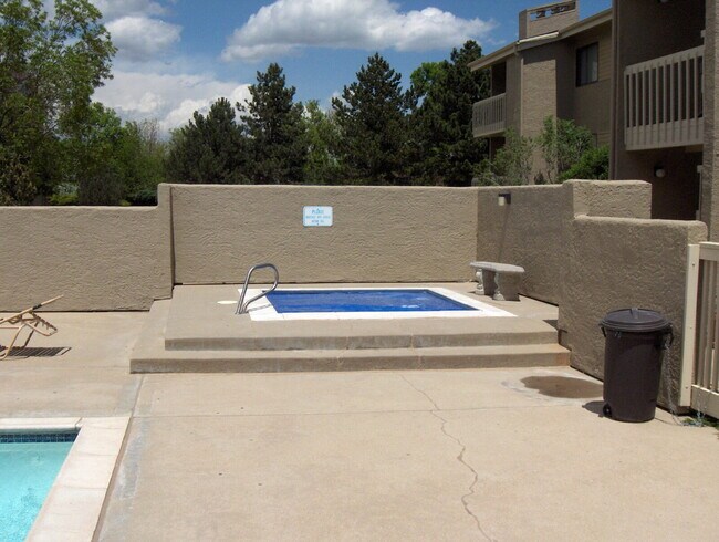 Building Photo - "Charming 2-Bed, 2-Bath Condo Retreat in B...