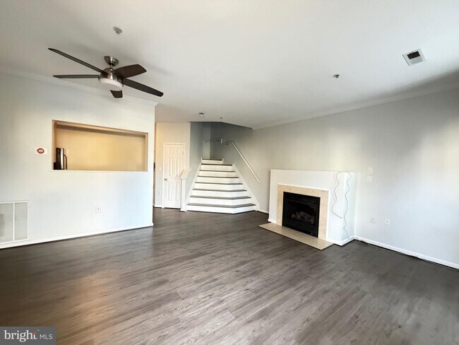 Foto del edificio - Beautiful 3bd 2.5bth Townhome in Sought-After Seven Oaks.