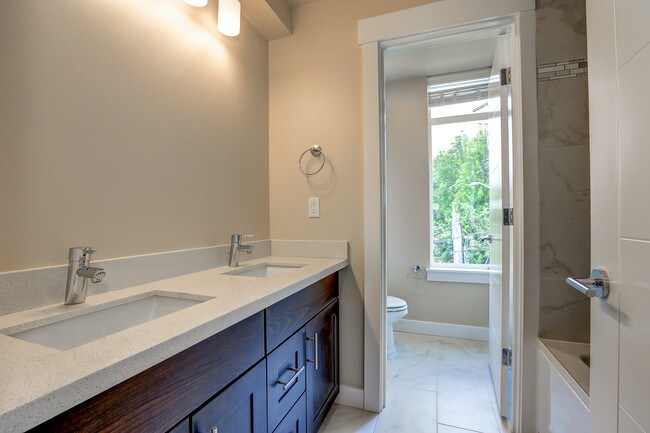 Building Photo - 423 NE Maple Leaf Pl