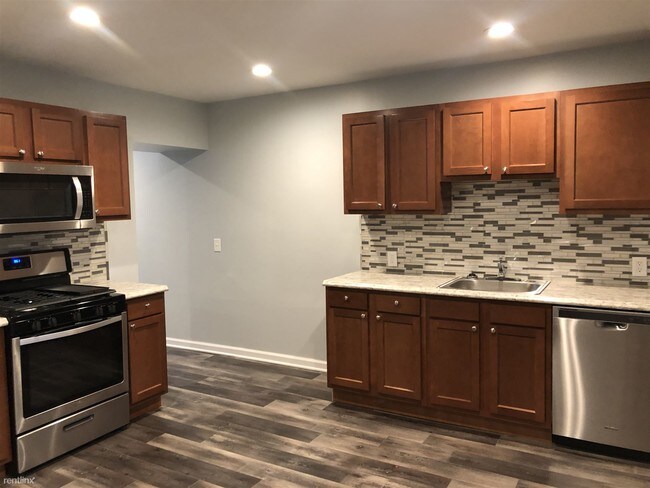 Foto del edificio - 1 br, 1 bath Apartment - 400 Perry Hwy Apt 3