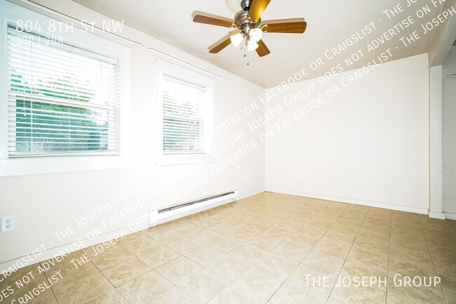 Foto del edificio - 804 8th St NW