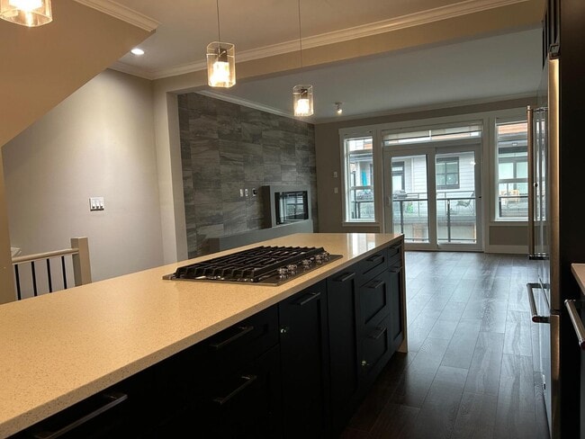 Building Photo - 16488-16464 64 Ave