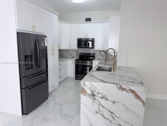 Building Photo - 9672 SW 166th Ct