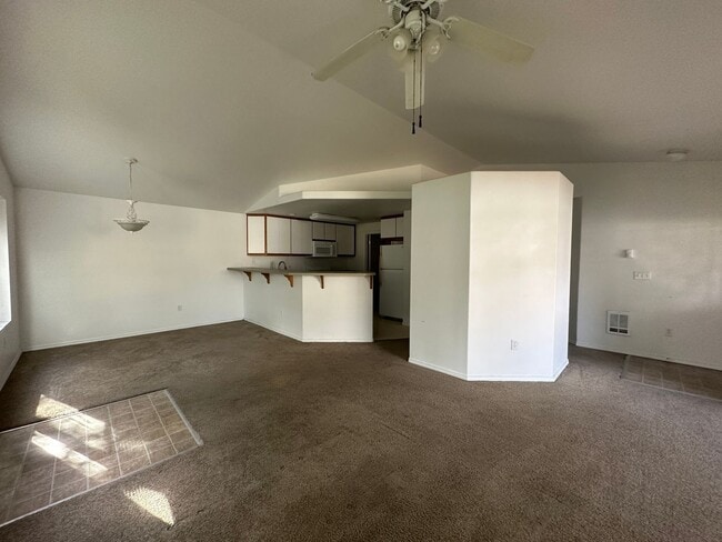 Foto del edificio - Single Level 2 Bedroom / 2 Bathroom Duplex...