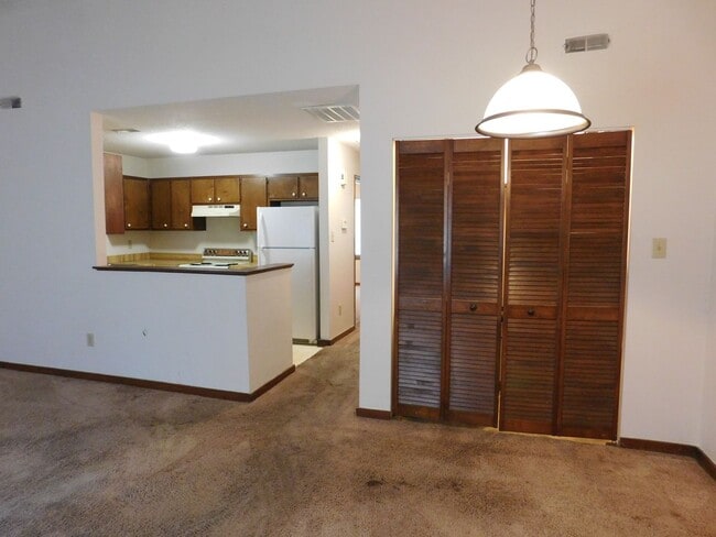 Building Photo - 1542 College Way