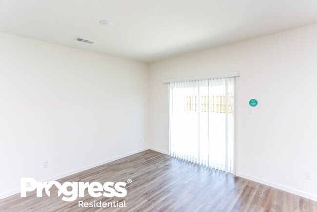 Building Photo - 574 Crestridge Dr